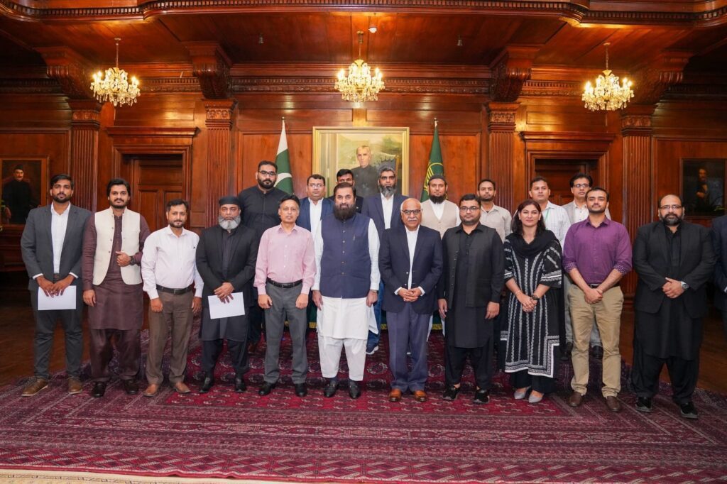 group photo with governor of punjab 